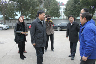 市委常委、高新區(qū)工委書記莊光明來我公司慰問勞模