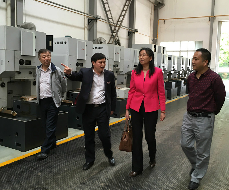 中國(guó)機(jī)械通用零部件工業(yè)協(xié)會(huì)傳動(dòng)聯(lián)結(jié)件分會(huì)秘書長(zhǎng)明翠新蒞臨我公司指導(dǎo)工作