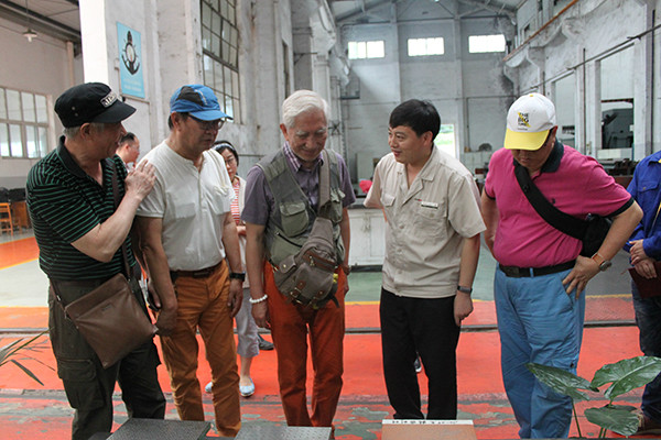 中國(guó)工業(yè)設(shè)計(jì)之父、清華大學(xué)責(zé)任教授柳冠中蒞臨我公司參觀考察