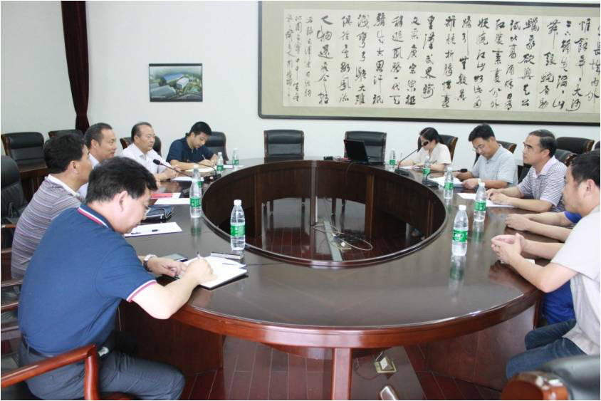 市人社局副局長為公司楊光同志頒發(fā)享受國務(wù)院專項津貼證書及獎金