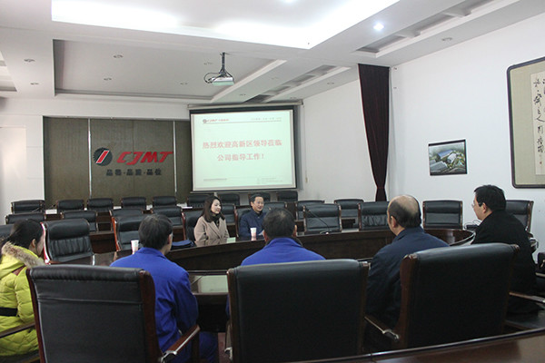 高新區(qū)工委委員、組織部部長劉顯成一行蒞臨我公司慰問勞模