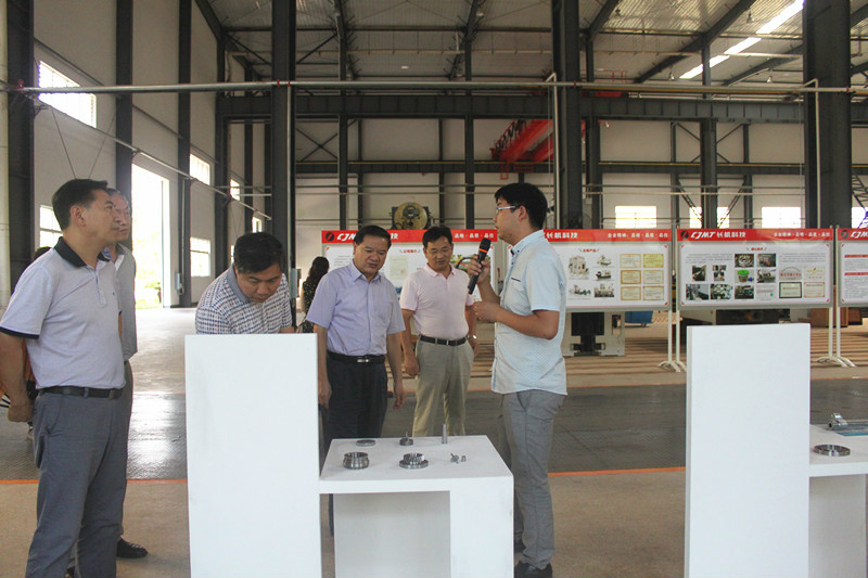 市人大常委會(huì)黨組書記、副主任劉學(xué)甫一行蒞臨宜昌長機(jī)科技調(diào)研