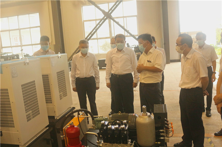 市委書記王立蒞臨調(diào)研企業(yè)生產(chǎn)經(jīng)營(yíng)和項(xiàng)目建設(shè)工作情況